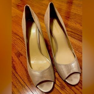 Peep toe heel, 9 1/2, champagne